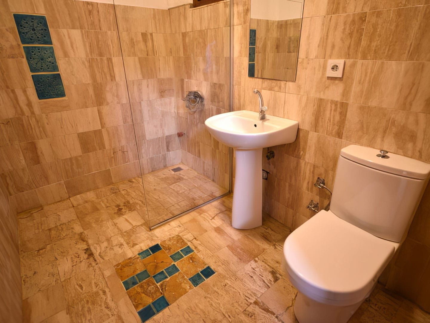Taş kaplı banyo